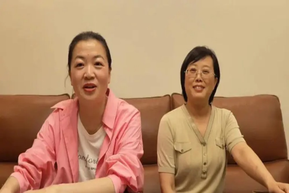 王女士與同伴在宣恩縣文旅局長家中